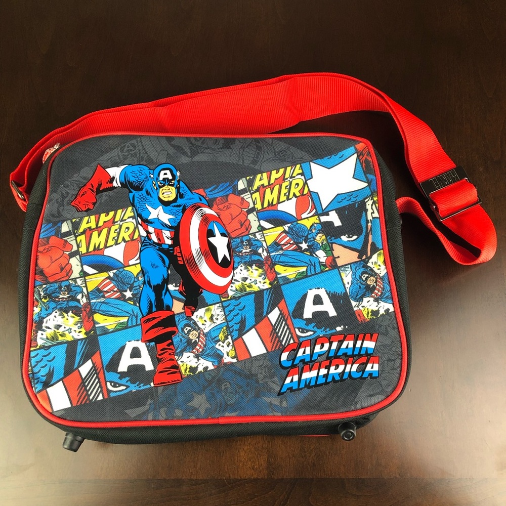 Marvel Comics Captain America messenger bag red